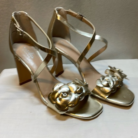 CHARLES BY CHARLES DAVID Strappy Gold Heels Flower Embellished - Size 8.5 - Picture 2 of 10